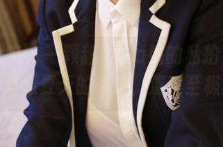 模范学院 – 一颗甜蛋黄a姐的私拍，这图简直像夏天的西瓜，清爽至极！