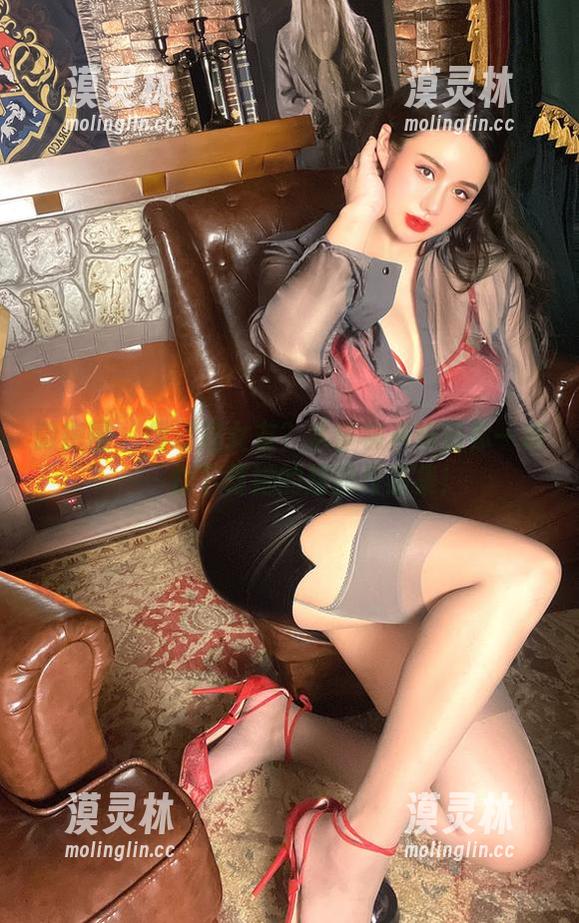 水蜜桃米米 微密圈 - 偶遇超女友?水蜜桃米米陪你一路——快下载她的超酷作品集!
