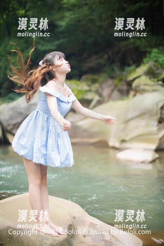 波萝社-夏美酱 波萝社 - 做夏日骄阳的陪衬,夏美酱的私拍图集真有意思