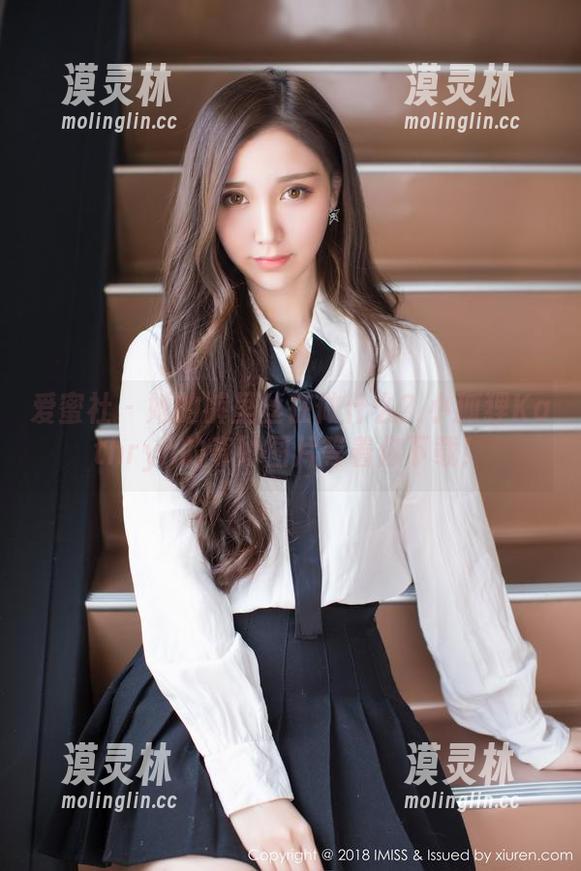爱蜜社 - 她的裤里丝在做什么？小狐狸Kathryn的奇妙图片等着你下载！