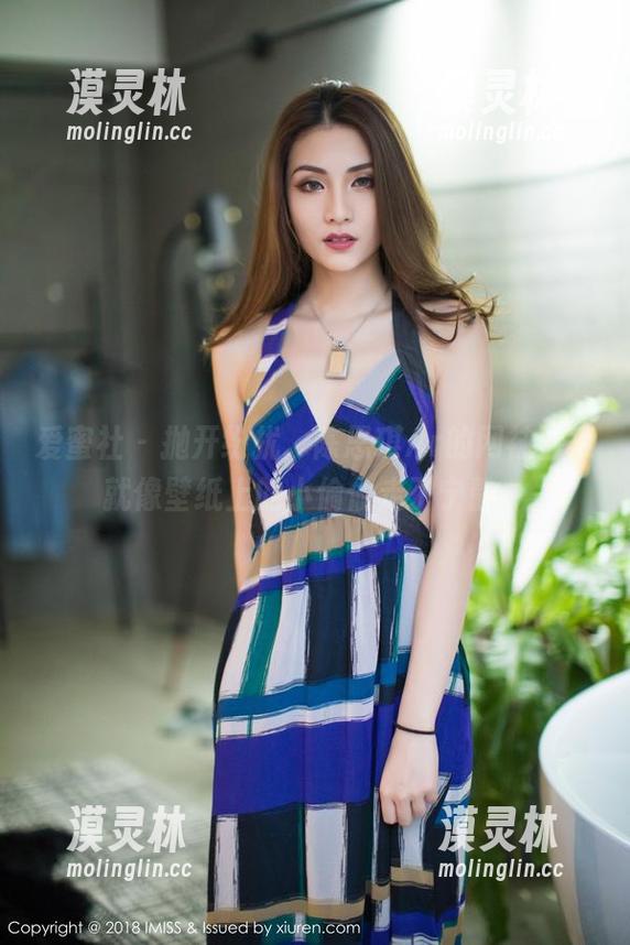 爱蜜社 - 抛开纷扰，陈思琪Ar的网袜合集就像壁纸上的小偷偷走了宁静。