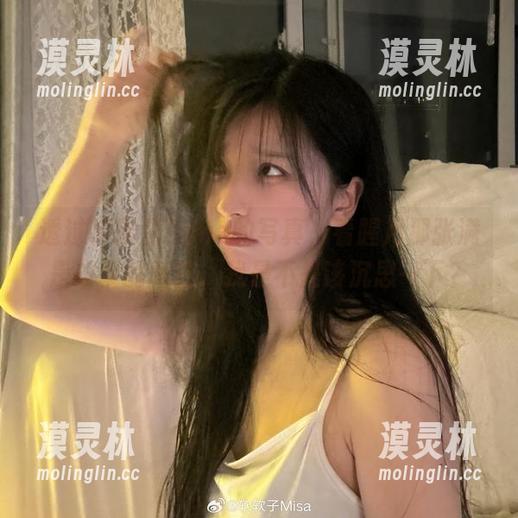 透过特软儿Sona的写真，看腥月那张满是故事的面孔，我是不是该沉思一下？
