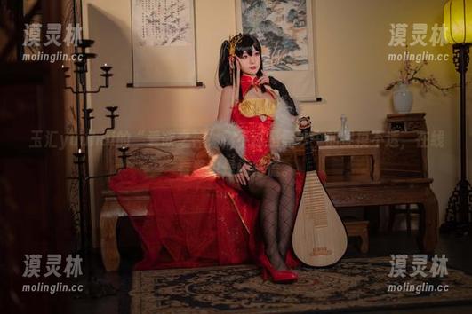 玉汇yuuhui的“爱欲之神”，不过是黑纱中的捉摸不透，在线看着也是闷得慌。