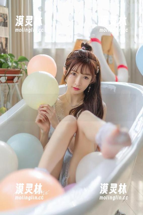 王羽杉 穿上制服,我看到了什么?王羽杉的图集分析