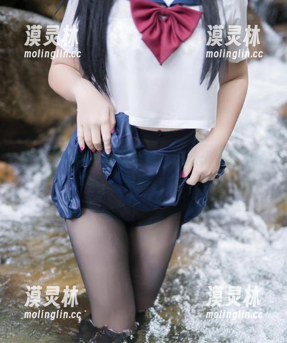 高清白烨烨的制服合集，这孩子果然不简单啊。