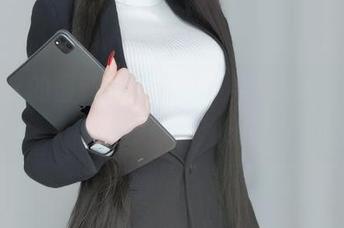 白银81的最新瑜伽作品，果然让人有种想随便跟做的冲动。