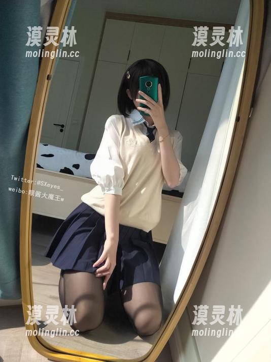 “眼酱大魔王w的油光”，原图一出，妆容也懒得动了