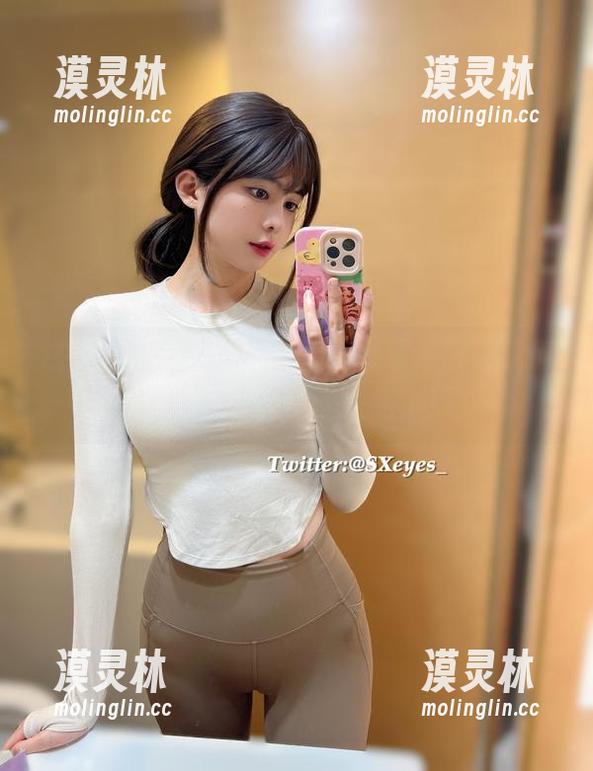 这福利图片，眼酱大魔王w果然没让我们失望，黑丝搭配太绝了！