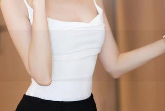秀人网 – Emily顾奈奈酱的油亮杰作，下载后你也能‘滑’起来！