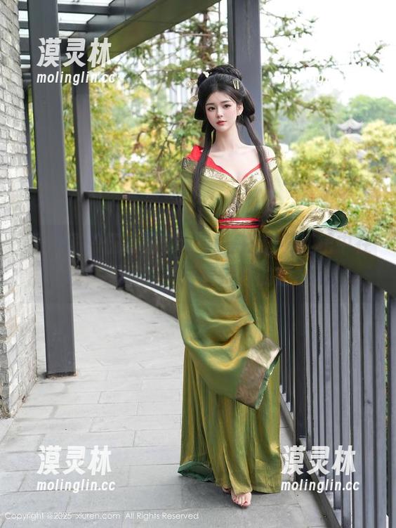 秀人网-伍晓丽Shirley 秀人网 - 伍晓丽Shirley在这条红裙中在线,原图的美感超过我的想象。