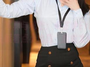 秀人网 – 写真与秘密：卓芷伊EricA的图片里总是藏着点小心思，我也太好奇了。