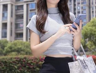 秀人网 – 原图暴露的小海臀Rena，一个修女可不会压抑自己