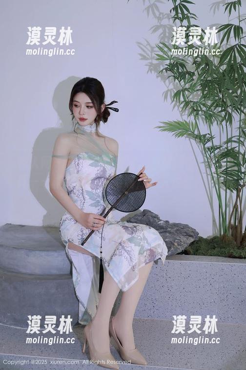 秀人网-尹甜甜 秀人网 - 天台的新魔法:尹甜甜原图&写真——横空出世的脑洞,今天也是“好着呢”!