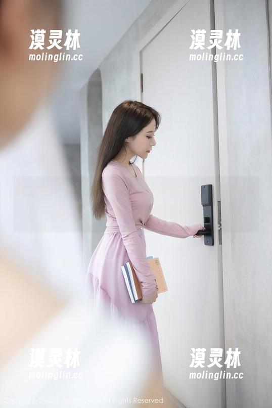 秀人网-果儿victoria 秀人网 - 分享时间,果儿victoria的最新“女神”记录,满是细节诱惑。