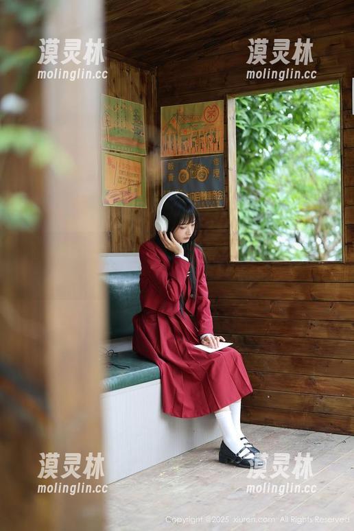 秀人网 - 清妙女友写真集：看她如何用一个眼神就能征服我，啊不，是摄影师！