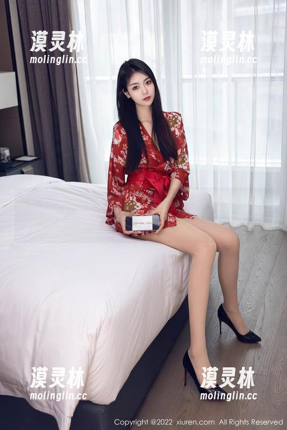 秀人网 - 艾小青的泳装合集，浪里寻她千百度