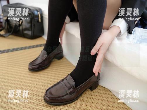 紧急企划-小恩 紧急企划 - 小恩在黑色图包中的反思:也许黑色不止于表面,但我只想说…