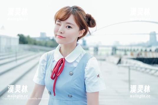 菠萝社-夏美酱 菠萝社 - 办公室里,夏美酱的写真艺木,看哪一份心情被捕捉?