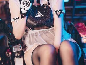 落落Raku的CITYGIRL壁纸合集，瞬间把你的桌面变成走秀场！