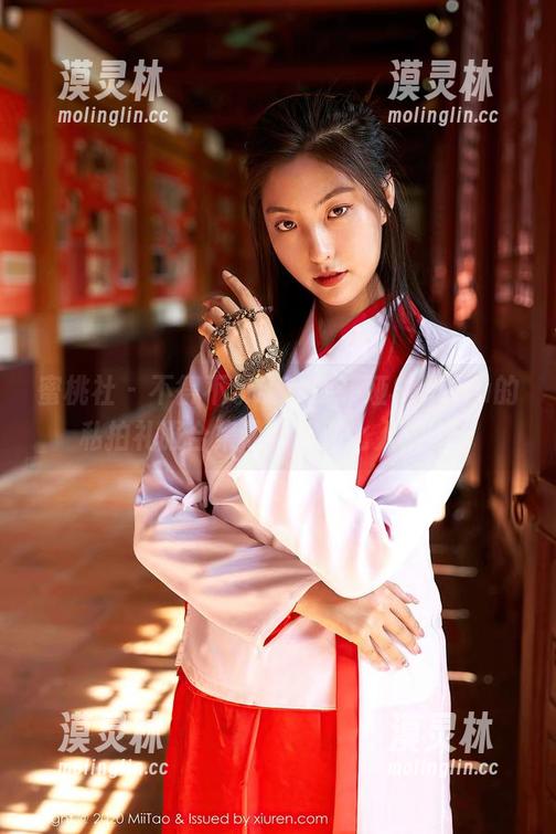 蜜桃社 - 不得不承认，索菲娅Sophia的私拍礼服合集让我想对比人生啊。
