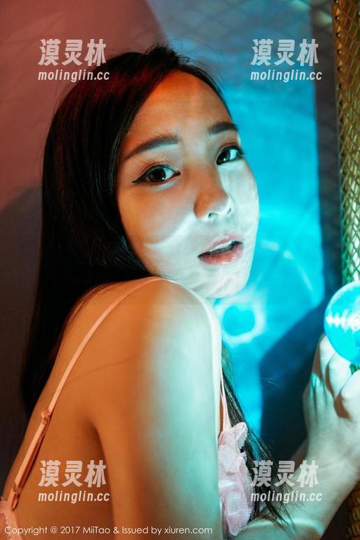 蜜桃社-美绪 蜜桃社 - 自从看到美绪的黑丝壁纸,就再也不想班里那张无聊的风景画了。