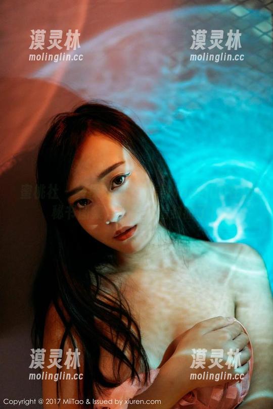 蜜桃社 - 一探究竟：萌美Moemi的在线秘书图集，别再只看封面了！