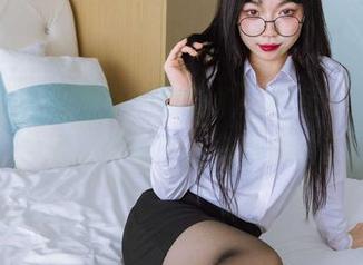 袜啵啵 – 小甜豆的匡威帆布鞋写真，看似普通，却藏着太多小情绪。