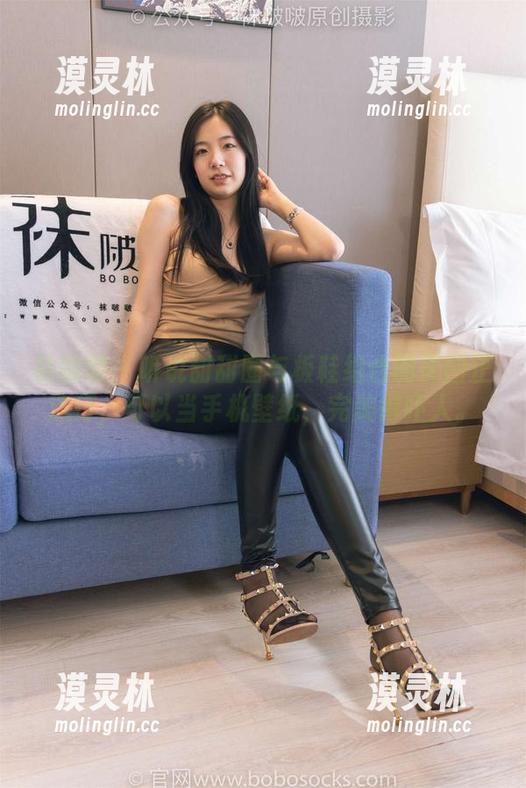 袜啵啵 - 听说甜甜圈与板鞋组合的美图正流行，可以当手机壁纸，完美得吓人。
