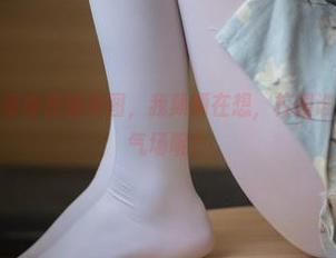 看了西尔酱的春季校服美图，我频频在想，校园谁个能比她强的气场呢？