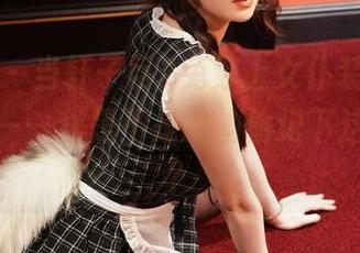 微密圈 – 当轩子巨2兔穿上女仆装，私拍开始了——我是不是该偷偷记下这摆姿势？