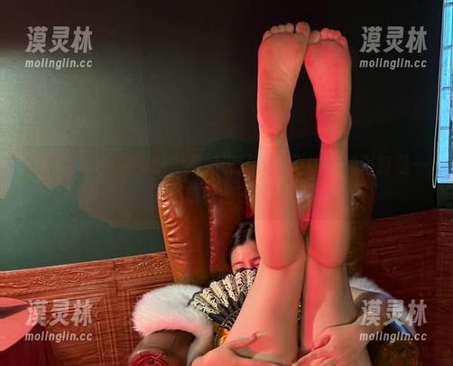 迷人的五姨太 微密圈 - 免费图包?不如说迷人的五姨太的浴缸是一场放松的冒险!