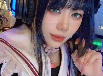 阿九从不咕咕的最新学妹原图，是真实还是幻影？我容易迷失在她的眼神里。