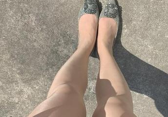 微密圈 – “雅雅的气质呀在更新，她的livephoto果然不止一张，来这里翻翻“