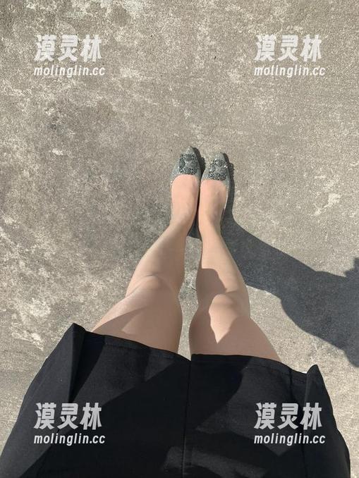 微密圈 - “雅雅的气质呀在更新，她的livephoto果然不止一张，来这里翻翻“
