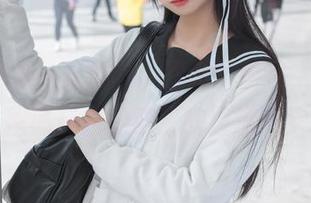 雪琪SAMA奔放的“油亮”图包，不如直接说是拍油漆工的日常吧？