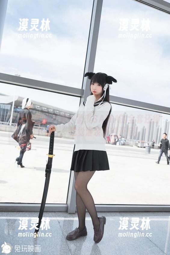 一套制服还不够？雪琪SAMA的全套还得“下载”，视觉灌浆即刻开启！