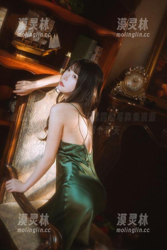 哈哈哈，毛衣？香草喵露露的写真集资源让我想起了那个冬天