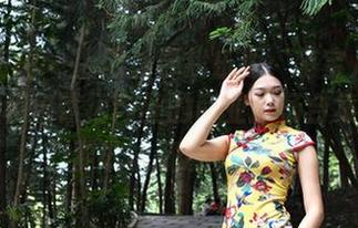 魔镜街拍 – 上网盘寻找乐趣：萌宝儿在哈哈镜前和包臀裙肉丝的商业广场合集，要不要试试沉浸其中？