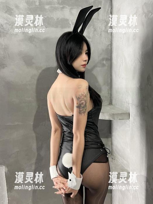 微密圈 - 杂乱无章的浴室，鱼神鱼的高清美图让一切都显得别具一番风味。