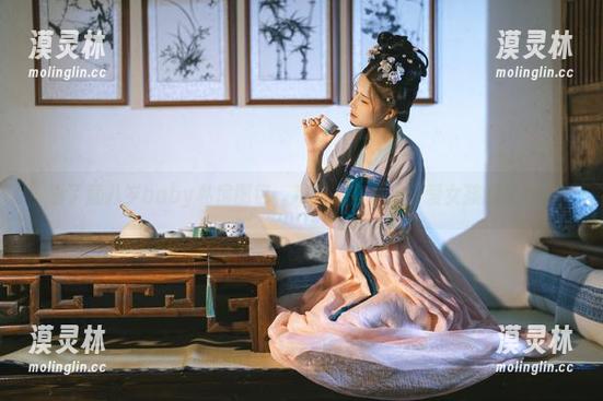看了鹿八岁baby私房图包，难道真有金发可爱女孩的魔力？