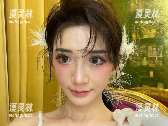 微密圈 - 黎允熙的枣红睡裙：看得见的美！别忘了下载链接在这哦。