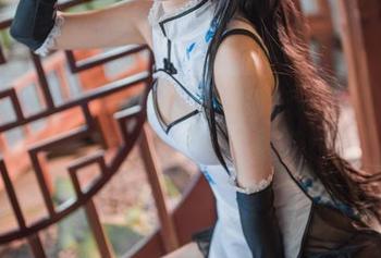 瞧黑川的海岛写真，黑色毛衣附送可爱cos，妥妥的小恶魔范儿！