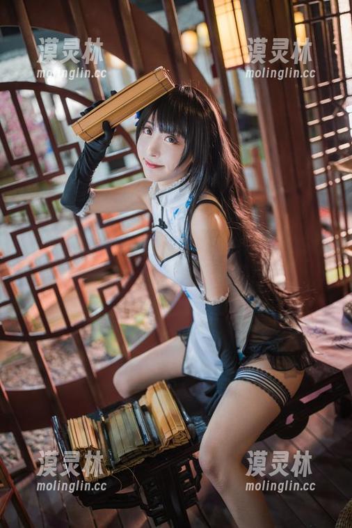 瞧黑川的海岛写真，黑色毛衣附送可爱cos，妥妥的小恶魔范儿！